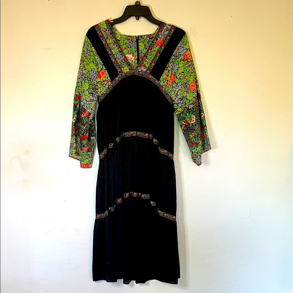 1970's Mindy Malone Boho Deep V-Neck Floral Fabric&Trim Three Tier Full Skirt